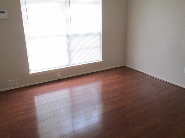 Building Photo - 811 Whispering Pine Dr