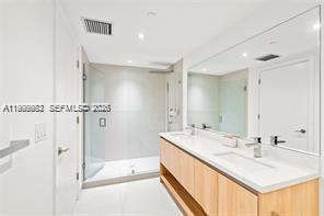 Building Photo - 9901 W Bay Harbor Dr