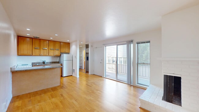 Building Photo - 657 Kansas St