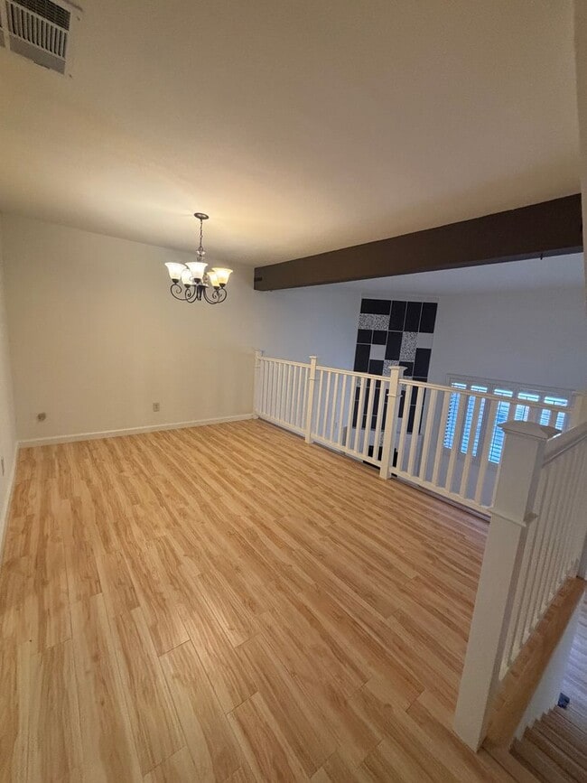 Building Photo - Amazing Spacious 2 Bedroom Condo in the He...
