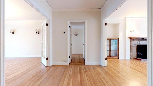 Building Photo - San Francisco Living at Its Finest