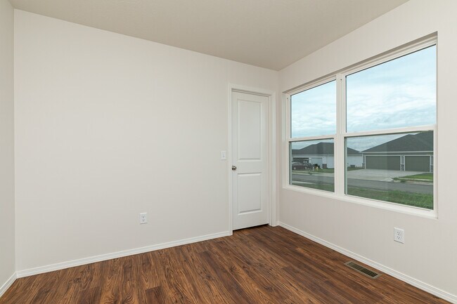 Building Photo - 376 W Granada St