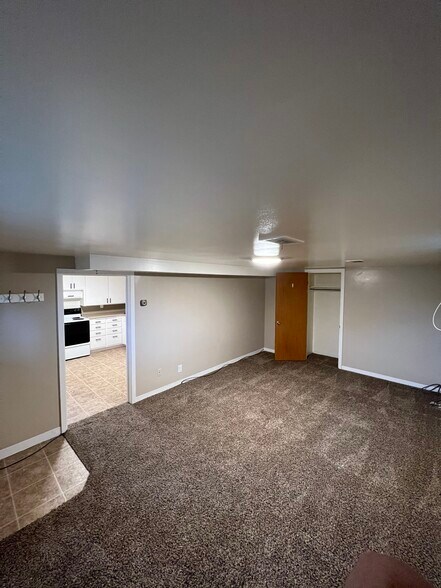 Building Photo - 1104 N 500 E