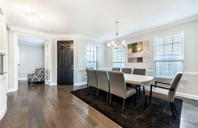 Building Photo - Beautiful, exquisite home in the heart of ...
