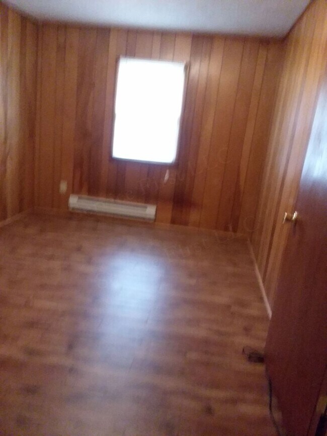 Building Photo - Bolivar MO 1 Bed, 1 Bath Apartment