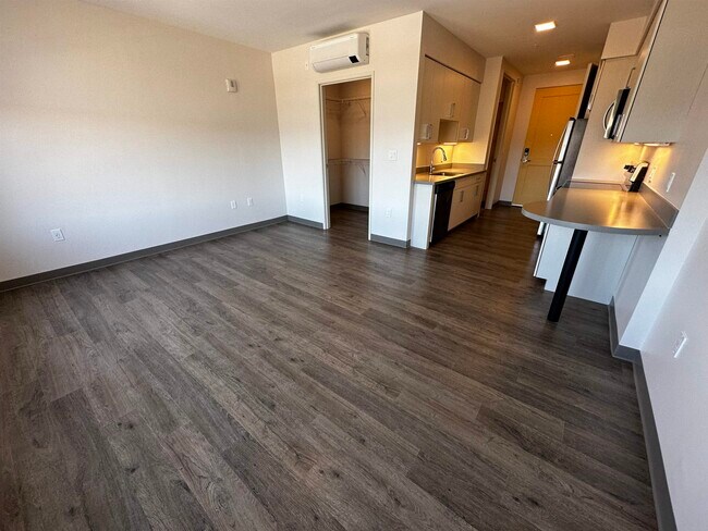 Building Photo - 409 Elm St