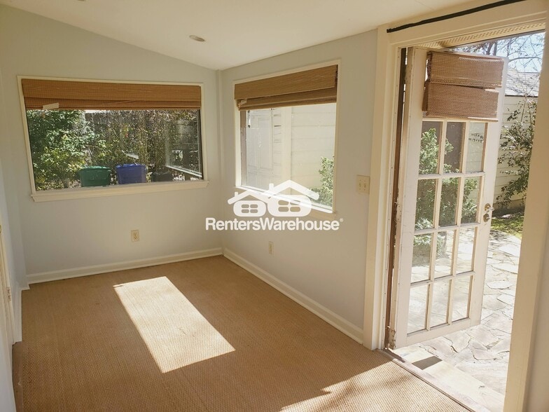 Building Photo - 1951 Dresden Dr