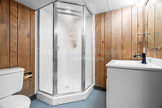 Building Photo - 560 Bardot Dr