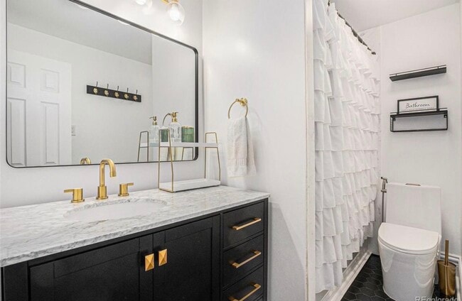 Building Photo - 1020 Kalamath St