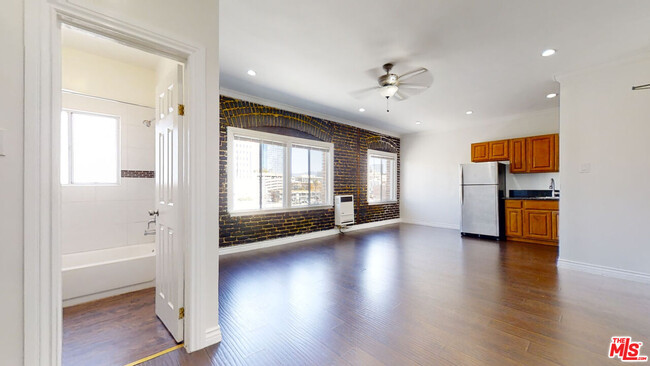 Building Photo - 738 New Hampshire Ave
