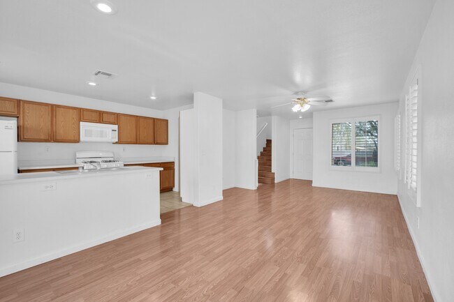 Building Photo - 2446 El Valle St