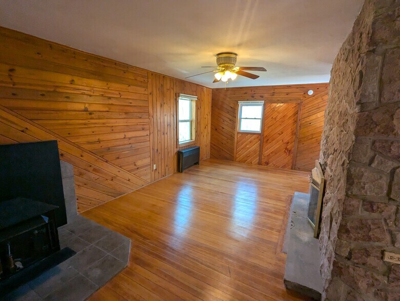 Building Photo - 615 E Miller Rd