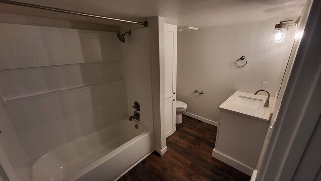 Building Photo - 1460 NW Newport Ave