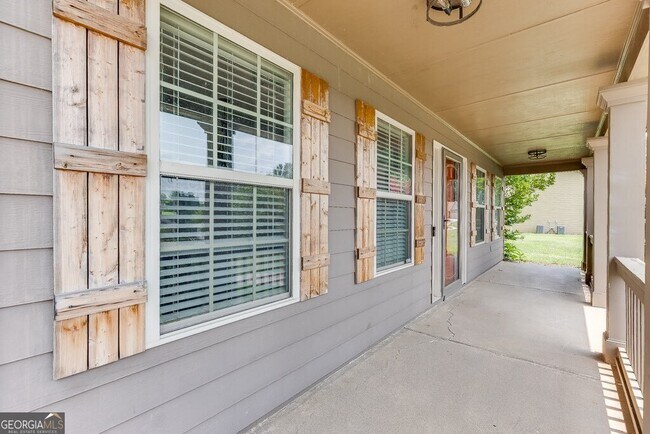 Building Photo - 323 Deer Run Dr