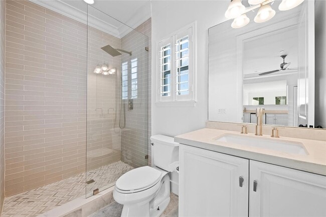 Building Photo - 218 NE 15th Ave