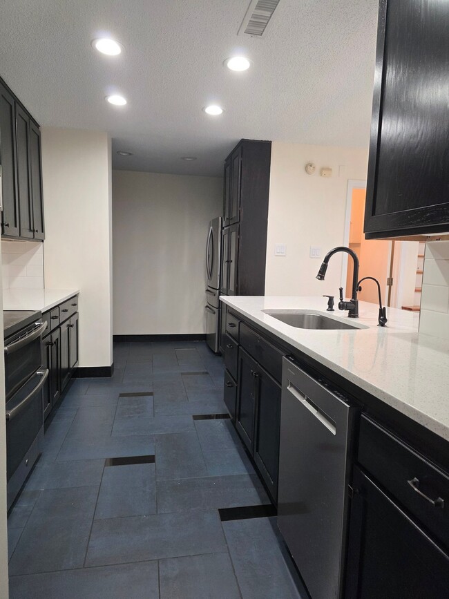 Building Photo - 6674 Stanhope Way