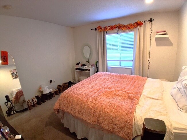 Building Photo - 1559 N 550 W