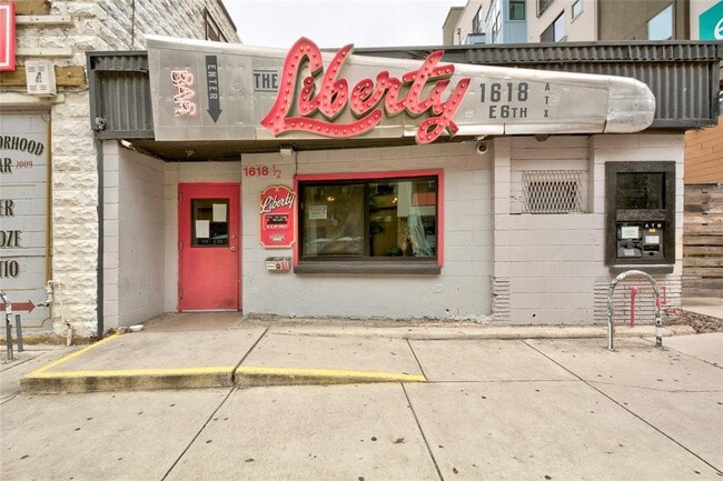 Building Photo - 904 Catalpa St