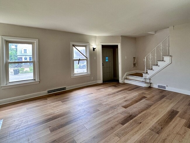 Building Photo - LARGE WESTSIDE FULLY REHABBED HOME -  3 be...
