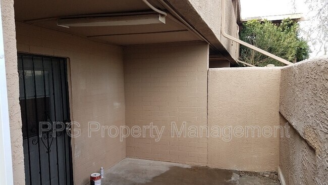 Building Photo - 5202 N 8th Pl
