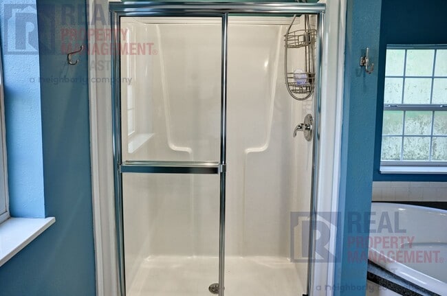 Building Photo - 4407 N Chamberlain Blvd