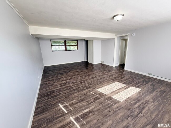 Building Photo - 1013 W Wonderview Dr