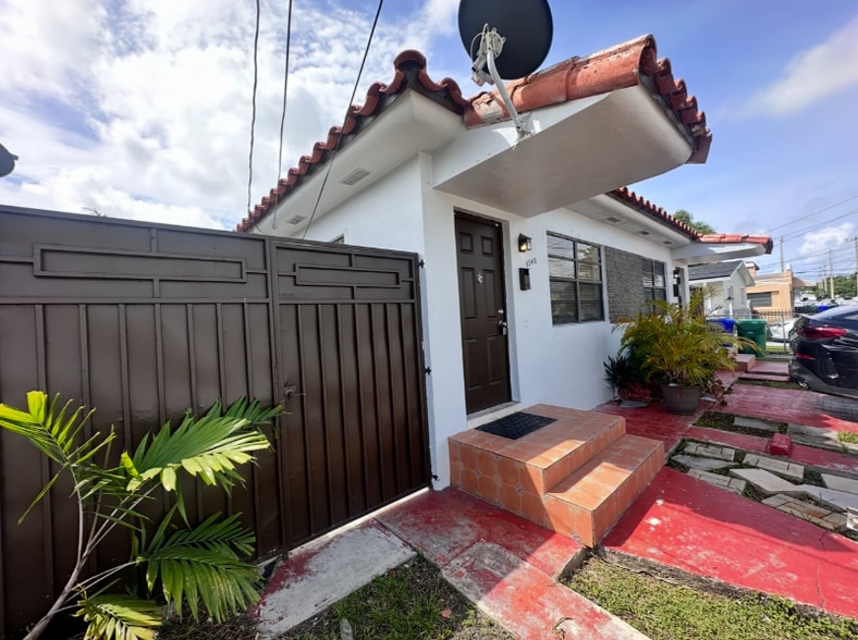 Building Photo - 3340 NW 17th St