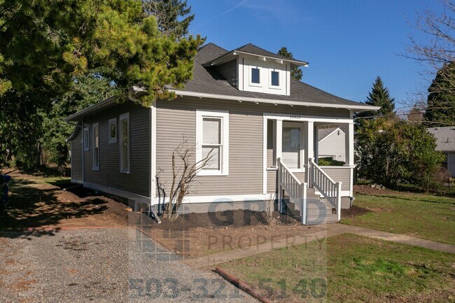 Building Photo - Two Bedroom Craftsman Home Available in th...