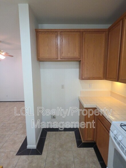 Building Photo - 12899 Oakdale St