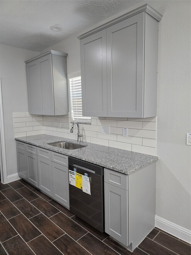 Building Photo - 213 E Adoue Ave