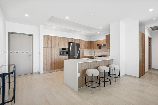 Building Photo - 10281 W Bay Harbor Dr