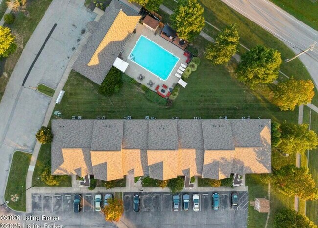 Building Photo - 3802 Falcon Crest Dr