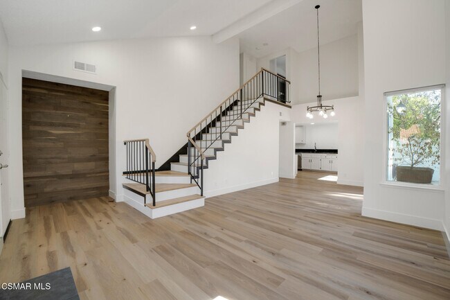 Building Photo - 974 Quarterhorse Ln