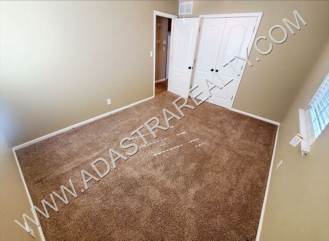 Building Photo - Nicely updated duplex near Kansas City sch...