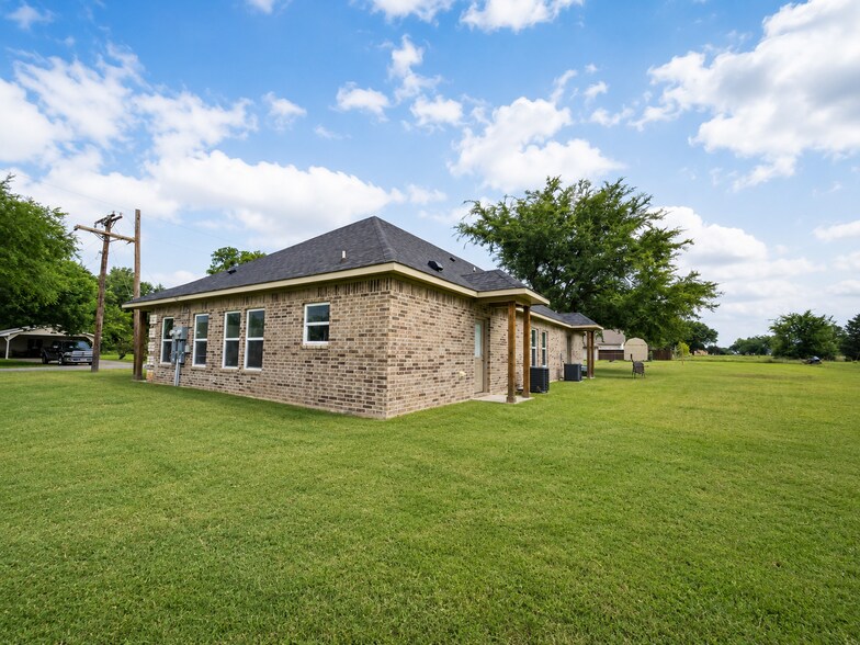 Building Photo - 440 Chestnut Dr