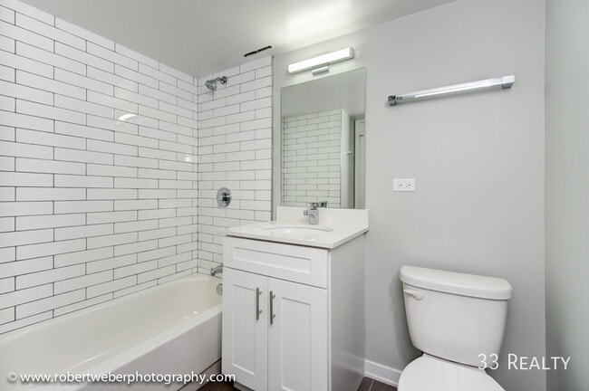 Building Photo - Euclid Place / Arlington Heights / 1 Bed /...