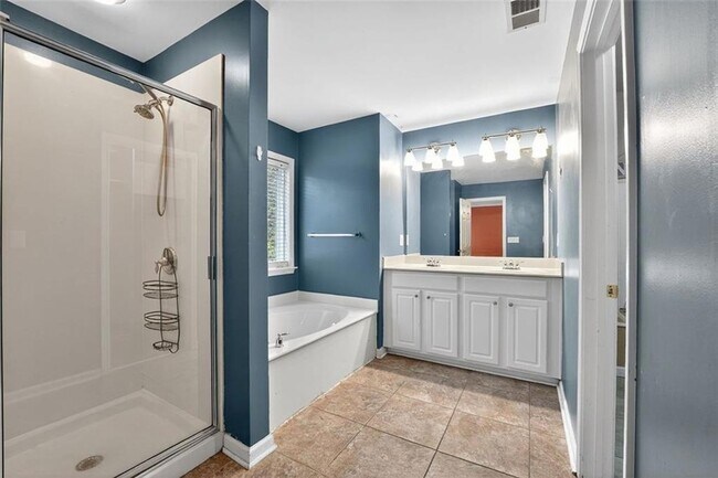 Building Photo - 605 Lofty Ln