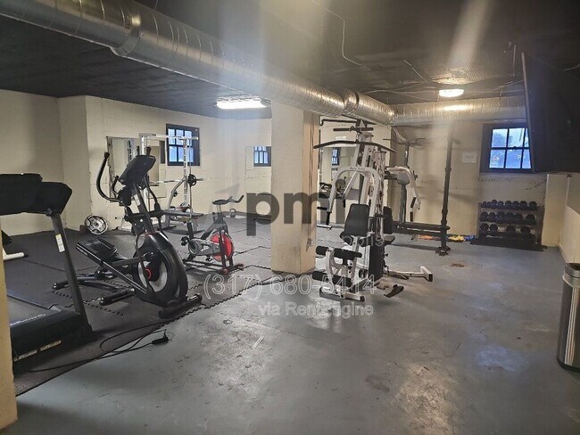 Building Photo - 1 W 28th St