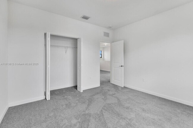 Building Photo - 3050 Park Pl