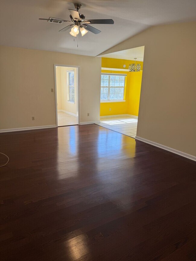 Building Photo - Beautiful Updated Ranch Style Home