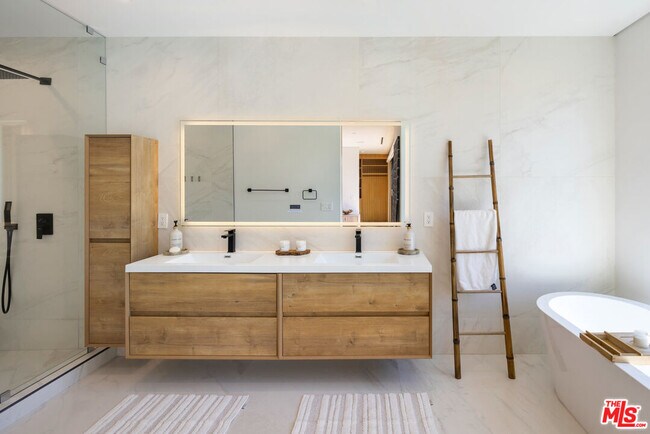 Building Photo - 14822 Hesby St