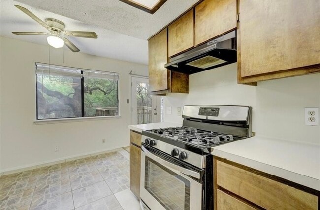 Building Photo - 800 Ramble Ln