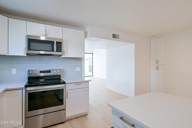 Building Photo - 16041 N 31st St