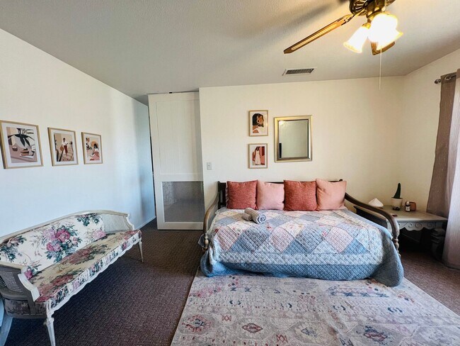 Building Photo - Beautiful BOHO Home Near the National Park