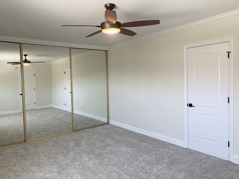 Bedroom - 7560 Hollywood Blvd