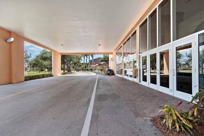 Building Photo - 220 Seville Dr