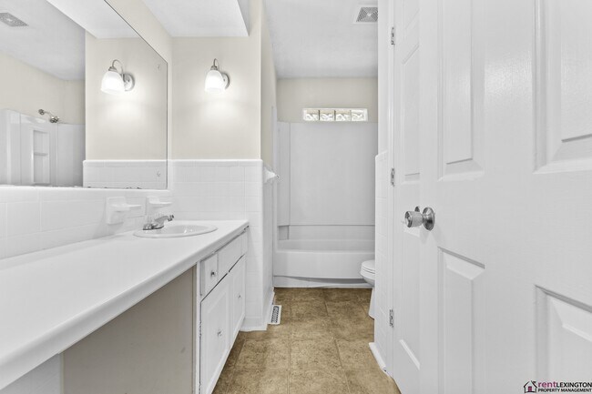 Building Photo - 3330 Tisdale Dr