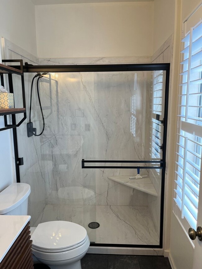 Building Photo - Spacious 3 Bedroom, 2-bathroom Beautiful H...