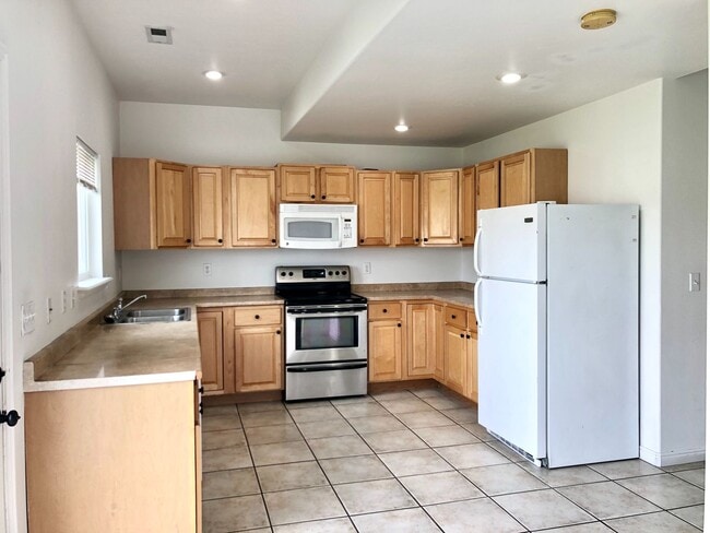 Building Photo - 2574 Robin Rd