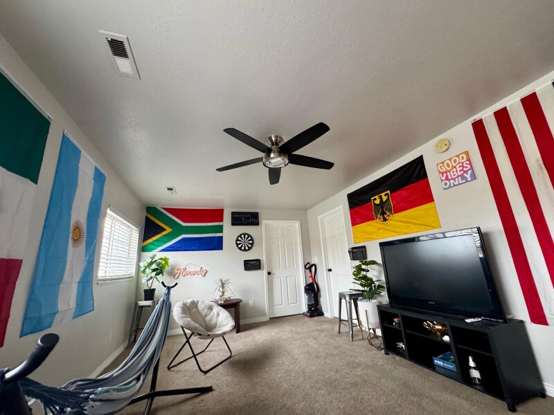 Building Photo - 546 E Delno Dr